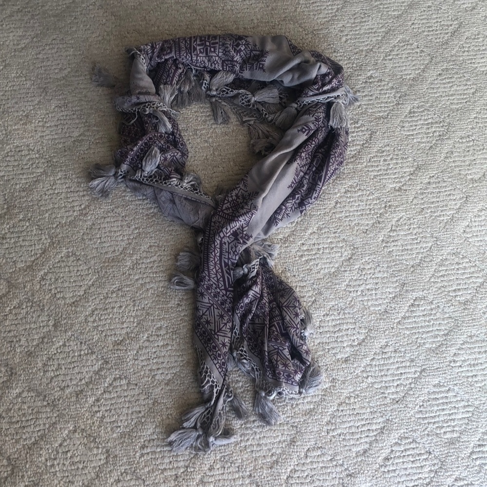 Amazing giant scarf with fringe detail